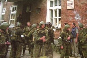 Во время боестолкновения с "казаками" несколько бойцов "Вымпела" были ранены, их также перевезли в Стаханов