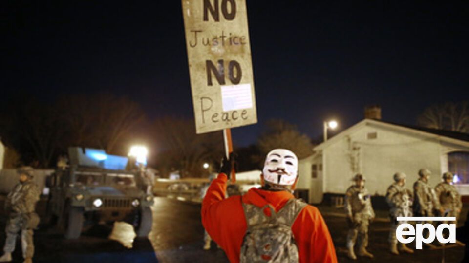 В Фергюсоне не стихают протесты