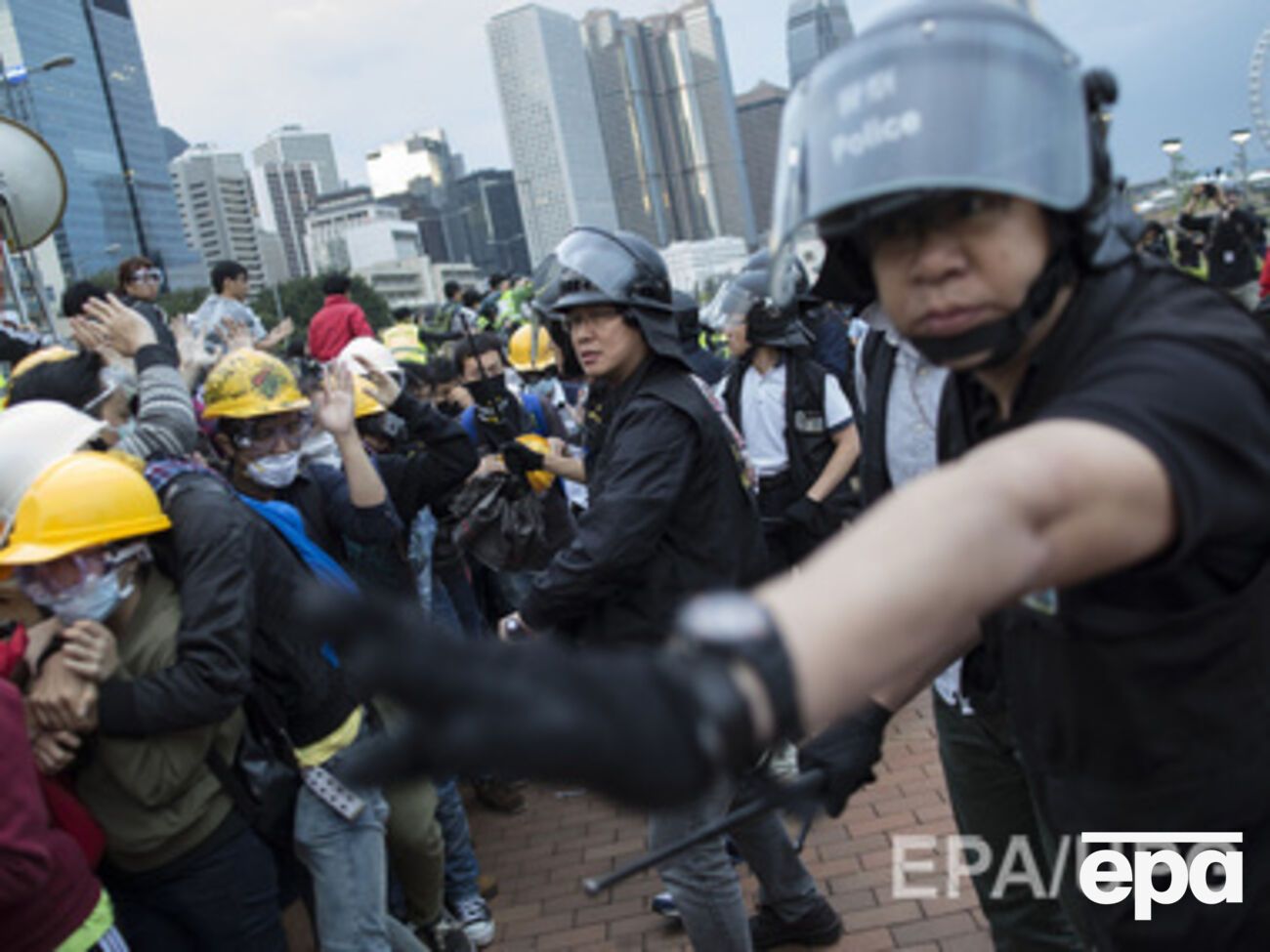 Полиция арестовала 32 человека