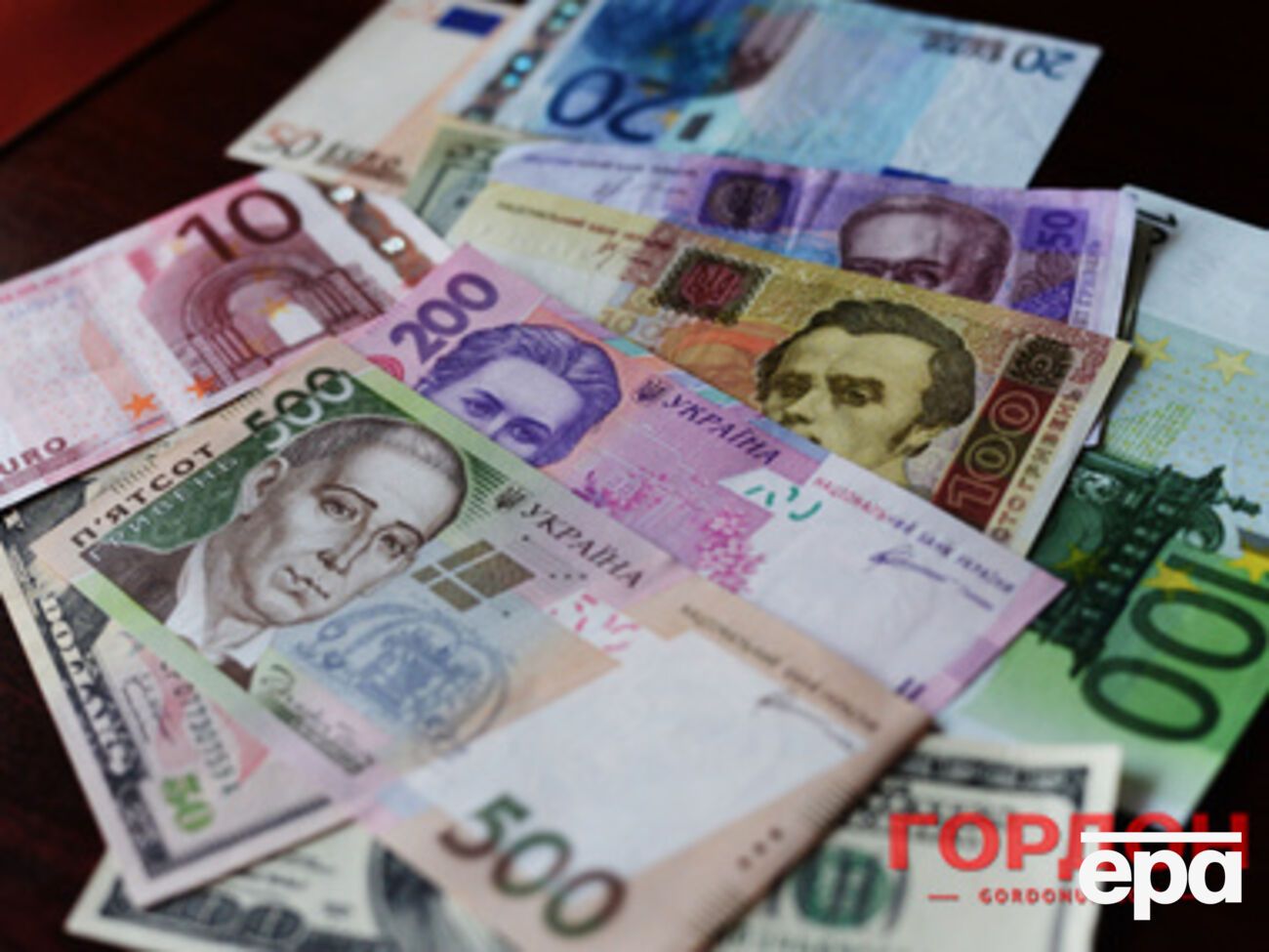 Гривна вновь начала падать