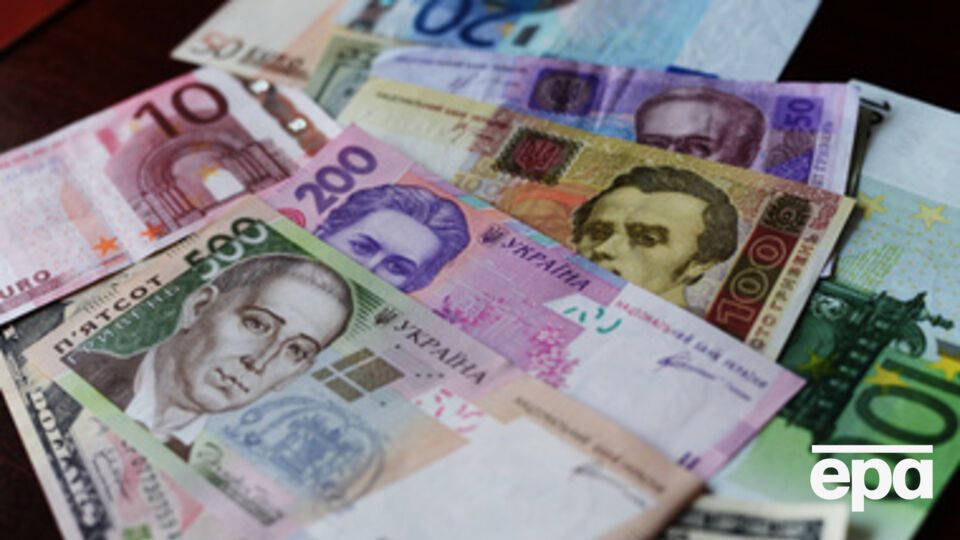 Гривна вновь начала падать