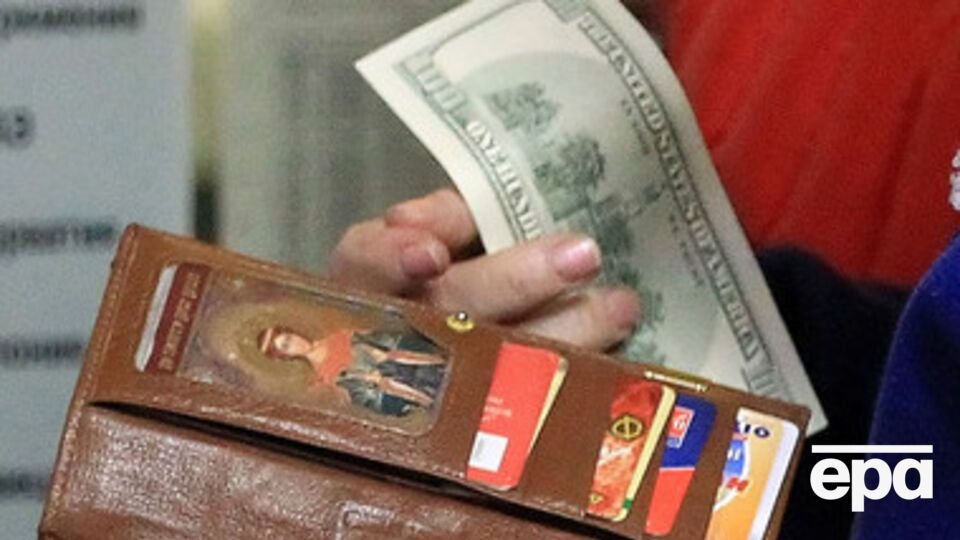 Доллар продолжает расти