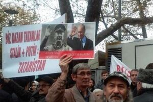Протестующие сравнили Путина со Сталиным