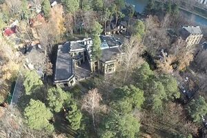 Дом семейства Патрушевых с высоты птичьего полета