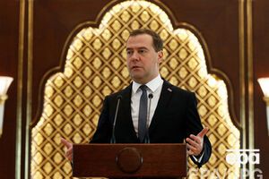 Медведев считает, что рубль будет расти