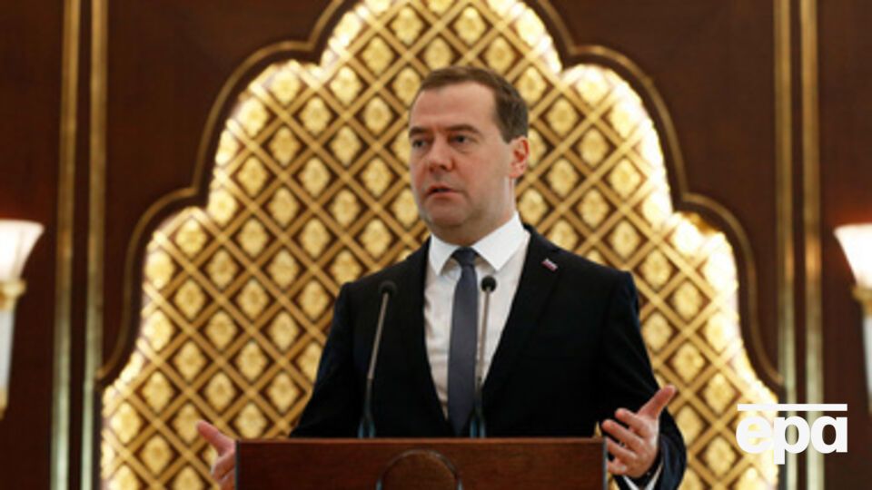 Медведев считает, что рубль будет расти