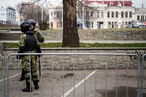 В центре Симферополя много полиции и "самообороны"
