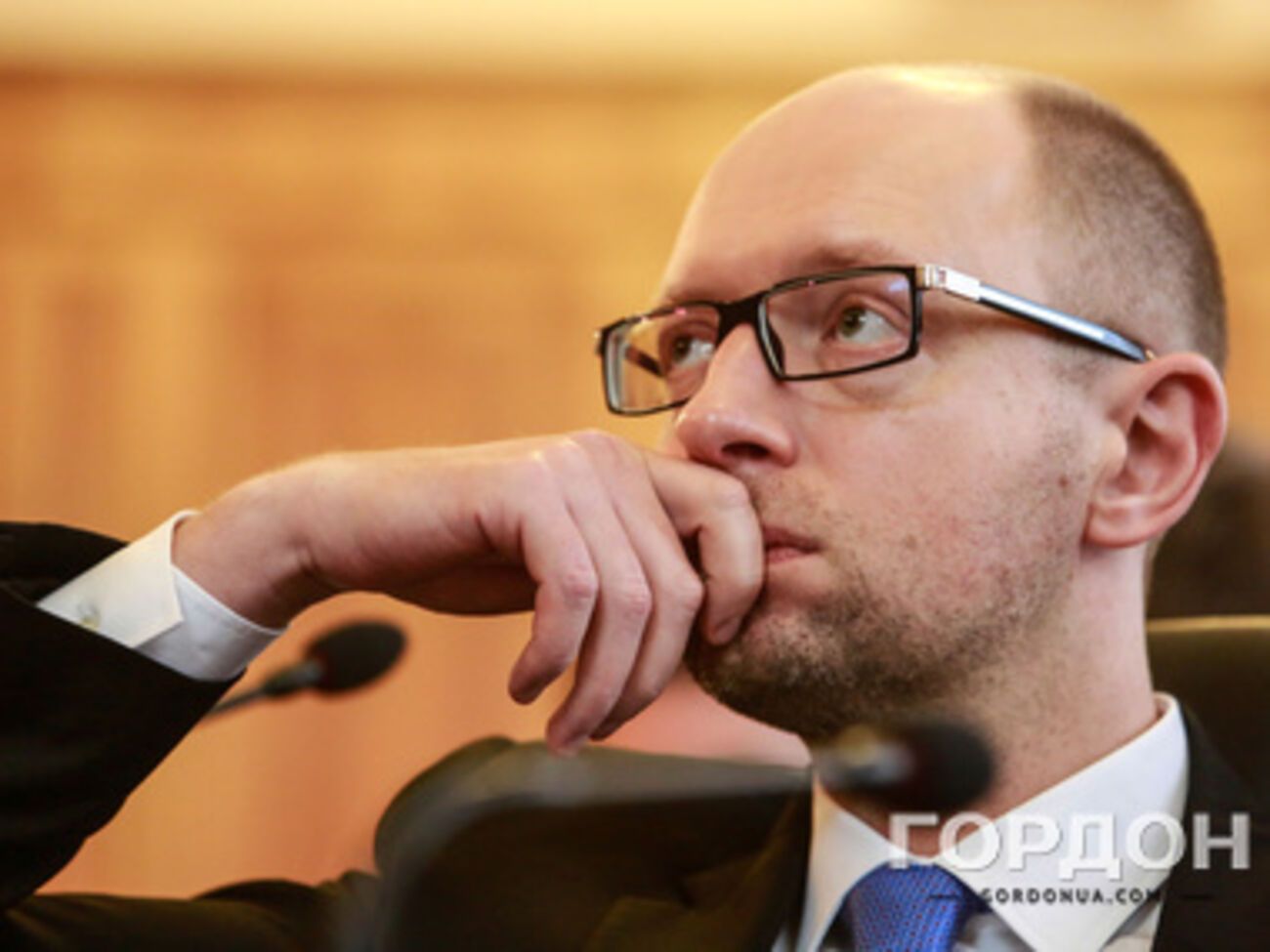 Яценюк внес программу Кабмина в Раду