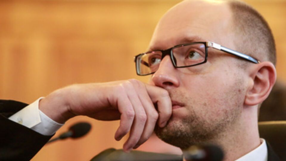 Яценюк внес программу Кабмина в Раду