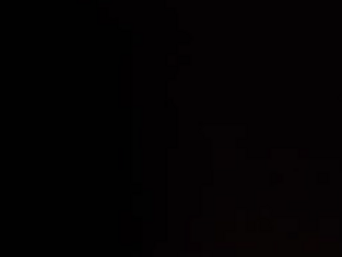 Время от времени ночное небо в городе озаряется от взрывов