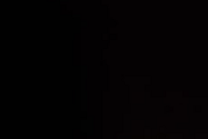 Время от времени ночное небо в городе озаряется от взрывов