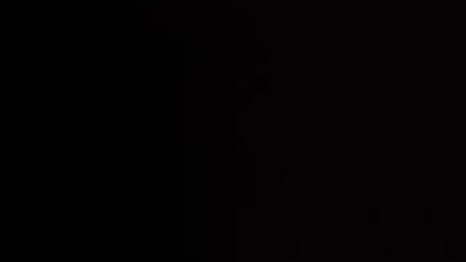 Время от времени ночное небо в городе озаряется от взрывов