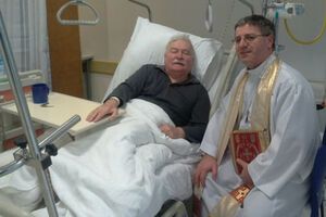 Валенса сломал ногу
