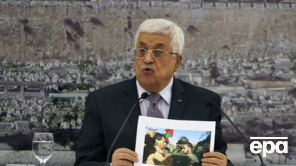 Президент Палестины Махмуд Аббас охарактеризовал инцидент как "жестокий" и "варварский" и пообещал принять "необходимые меры" после проведения расследования