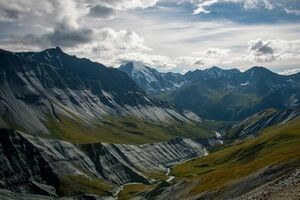 В этот день общества любителей гор проводят познавательно-развлекательные мероприятия