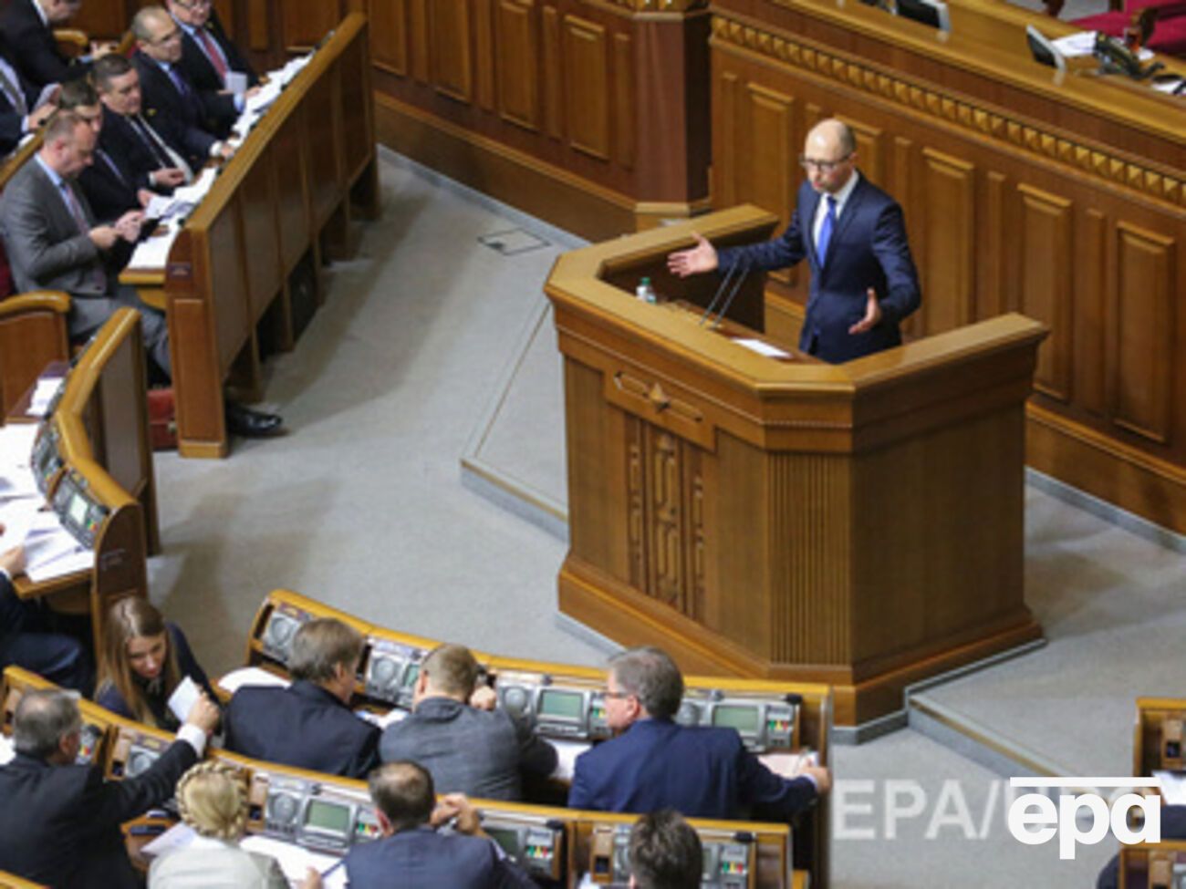 Яценюк предлагает прекратить проверки малого и среднего бизнеса