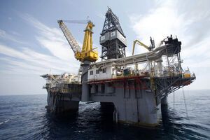 Причиной такого резкого падения цен стало избыточное предложение, считает корреспондент