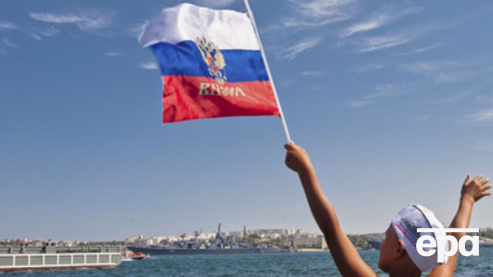 Из почти двухмиллионного населения Крым покинули около 20 тыс. человек