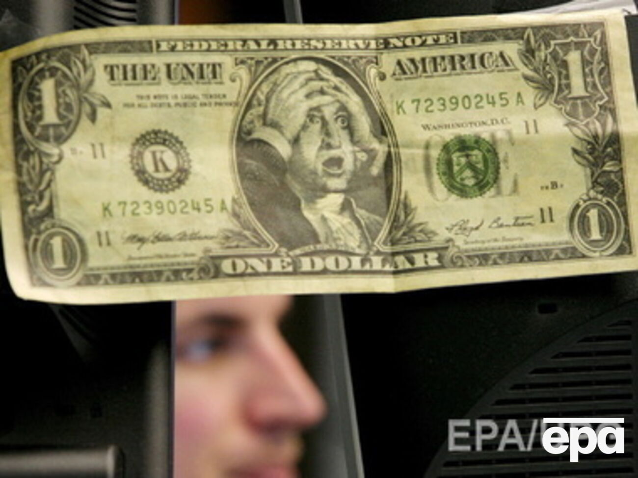 Доллар продолжает расти