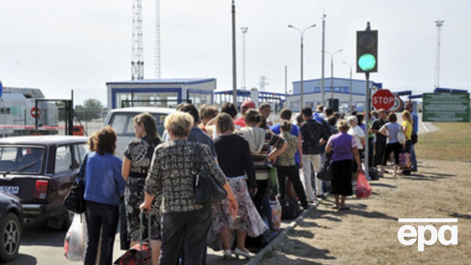 Люди бегут с Донбасса