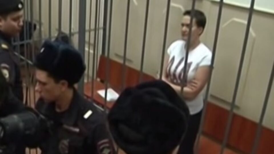 27 октября Басманный суд Москвы продлил содержание Надежды Савченко под стражей до февраля 2015 года