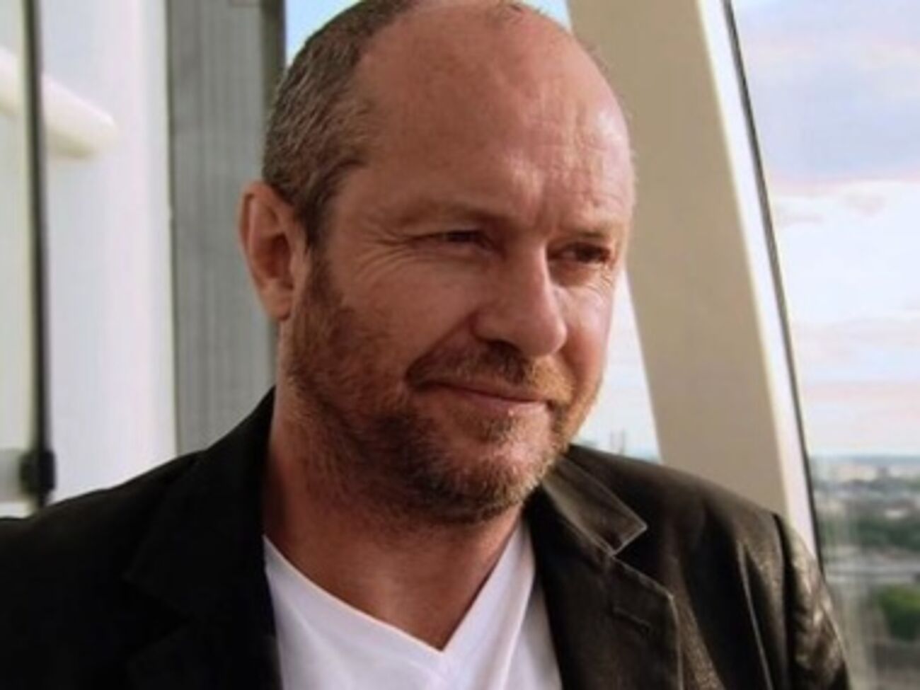 По одной из версий, причиной самоубийства Скота Янга могла стать судебная тяжба с бывшей супругой