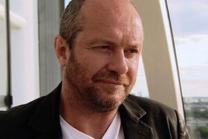 По одной из версий, причиной самоубийства Скота Янга могла стать судебная тяжба с бывшей супругой