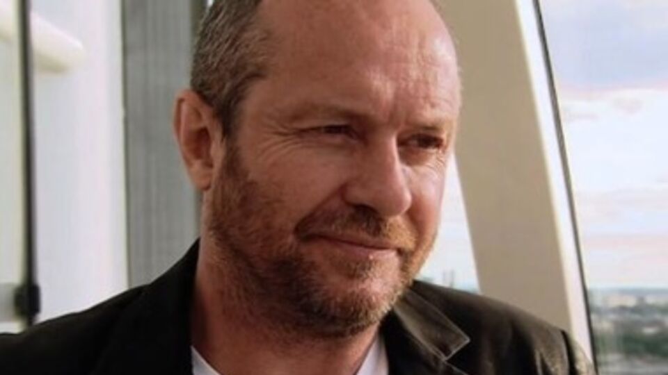 По одной из версий, причиной самоубийства Скота Янга могла стать судебная тяжба с бывшей супругой