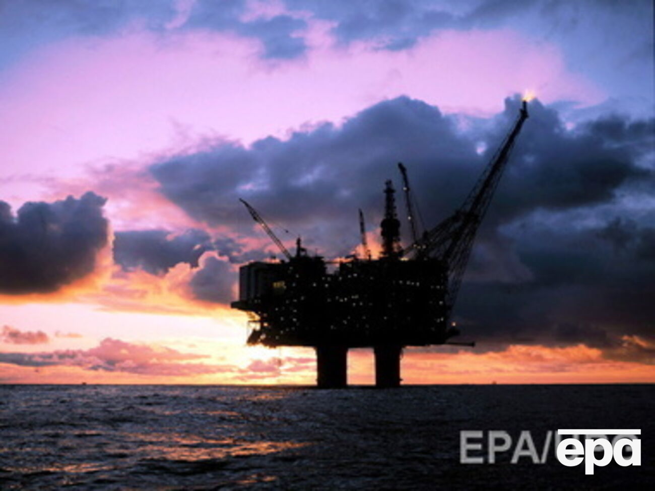 Стоимость фьючерсов нефти Brent с поставкой в январе 2015 года составила $62,93 за баррель