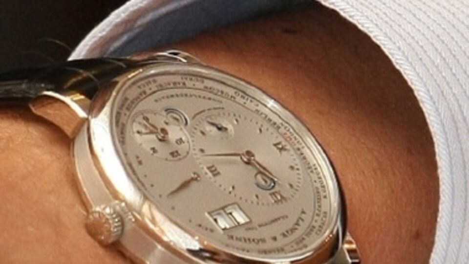 Нельзя лишать депутатов дорогих часов, иначе они будут опаздывать на лоббистские сделки в ресторанах