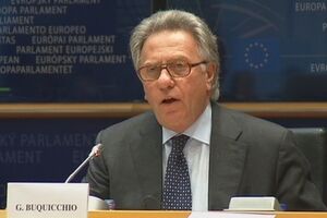 Джанни Букиккио заявил, что над изменениями закон будет работать Венецианская комиссия и Украина