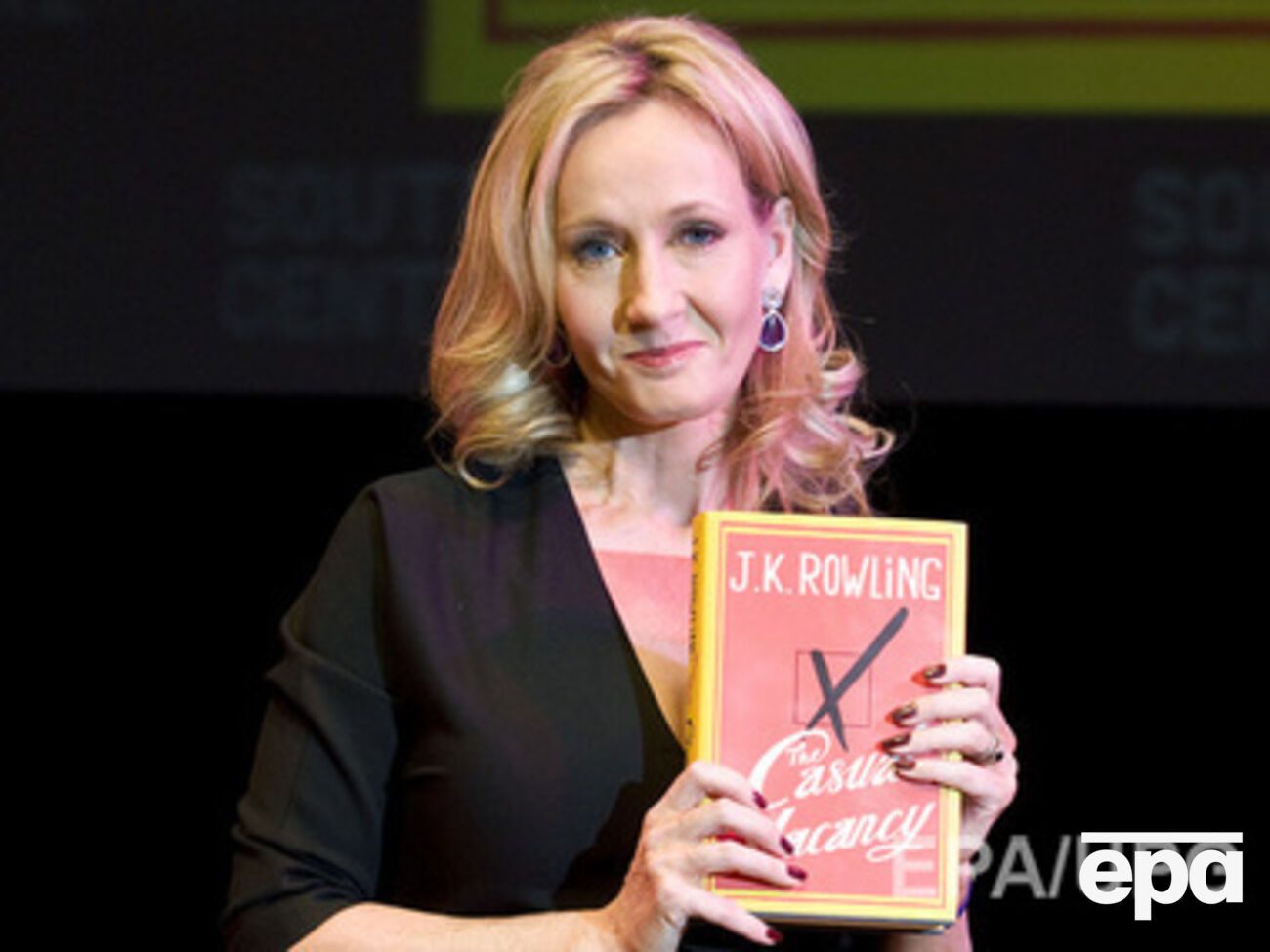 Чтобы прочитать новый рассказ о Гарри Поттере, нужно верно ответить на вопрос Роулинг