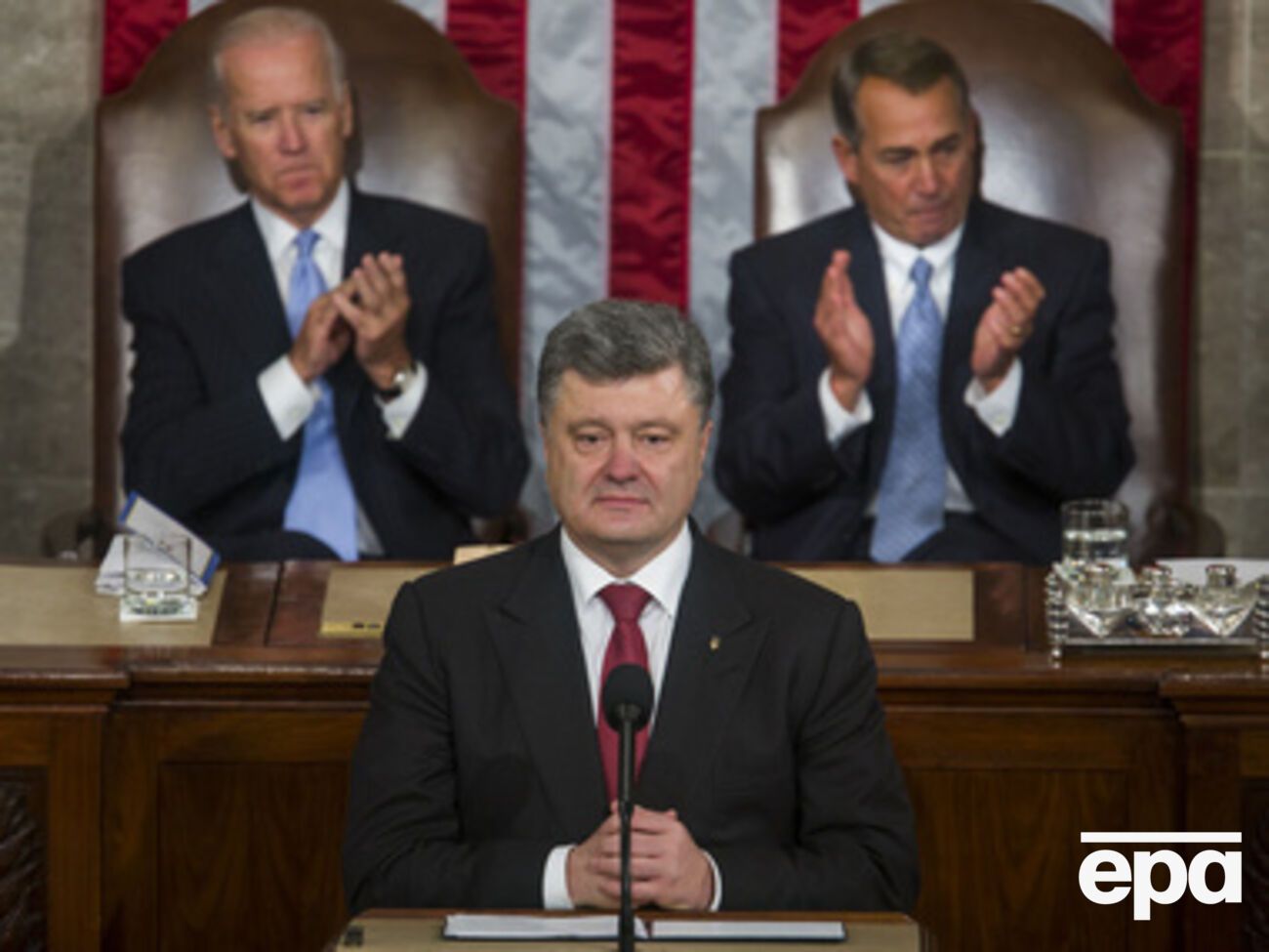 Порошенко поблагодарил сенаторов за поддержку