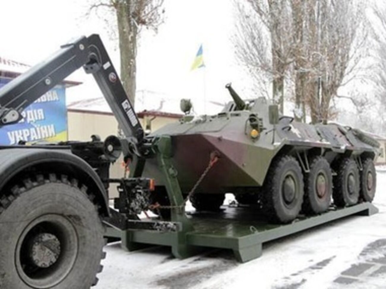 На вооружение Нацгвардии поступили пять автомобилей с автоматическими погрузчиками