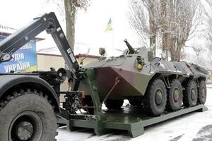 На вооружение Нацгвардии поступили пять автомобилей с автоматическими погрузчиками