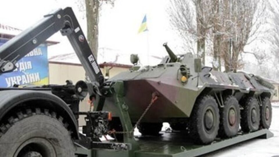 На вооружение Нацгвардии поступили пять автомобилей с автоматическими погрузчиками