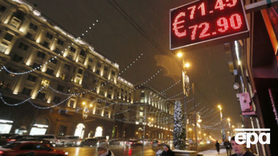 Россиянам пояснили, что их предостерегали от оформления ипотеки в зарубежной валюте