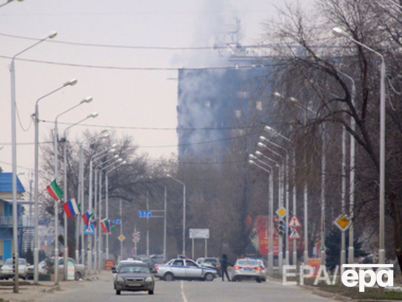 По словам правозащитников, их преследовал легковой автомобиль с вооруженными людьми в масках