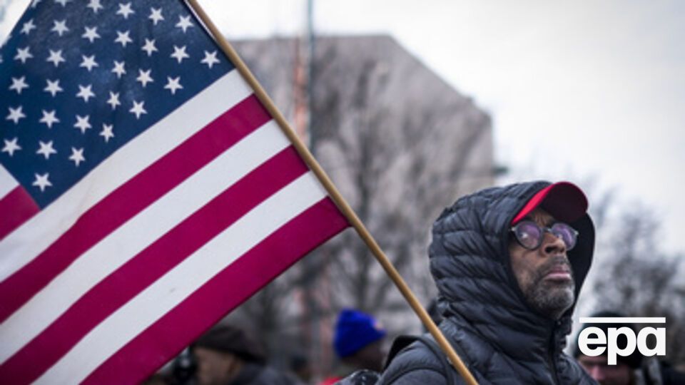 Марш должен начаться на небольшой площади "Фридом-плаза", потом пройти по Пенсильвания-авеню и завершиться у здания Капитолия