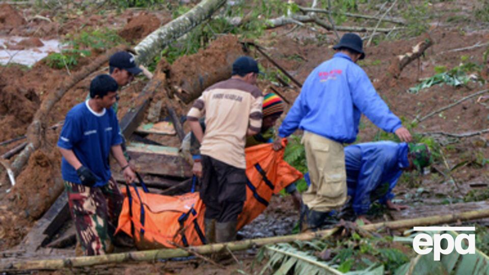 В Индонезии ищут погибших