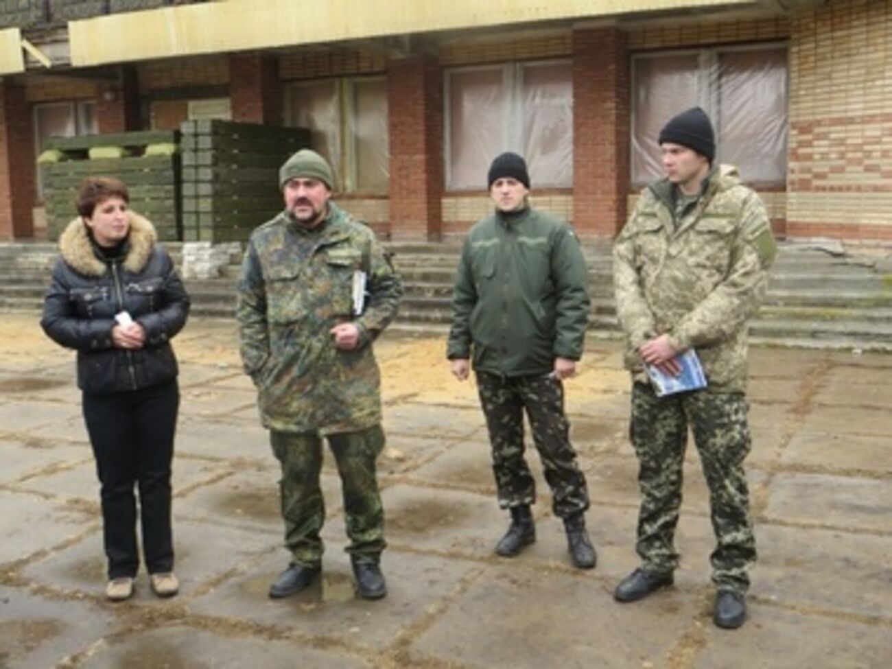 Местных жителей попросили сообщать о недостойном поведении украинских военных