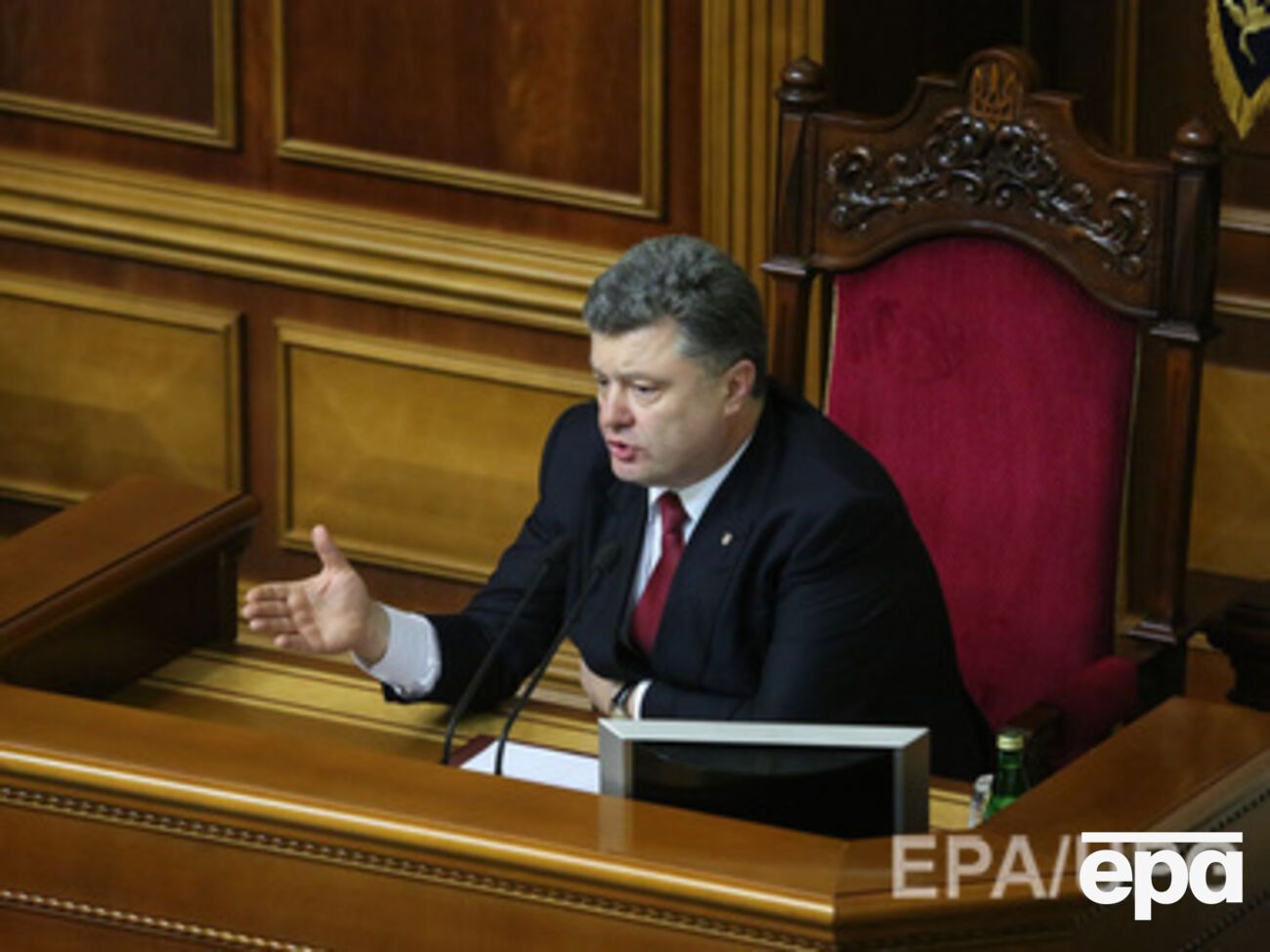 Порошенко сообщил, что СНБО рассмотрит вопросы финансирования армии