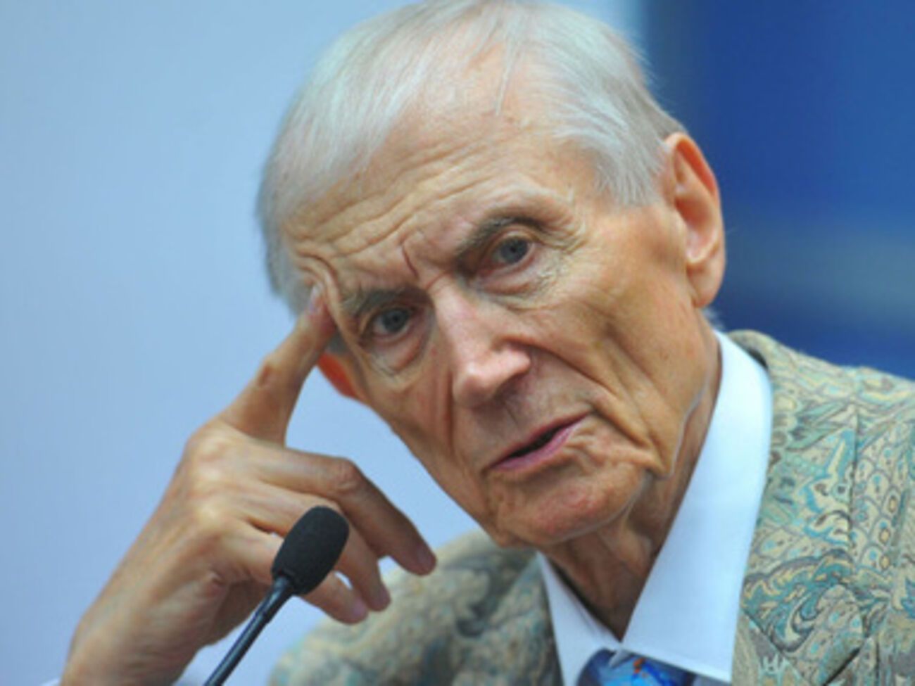 Евтушенко находится в больнице