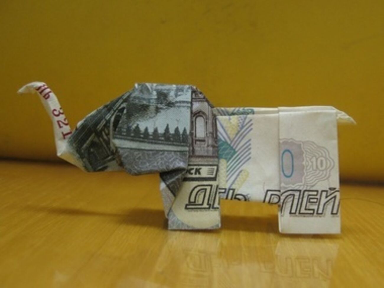 Рубль продолжил падать