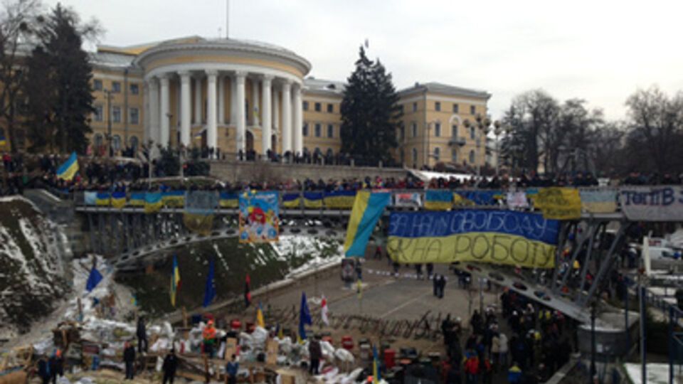 Во время протестных акций на Майдане пострадало здание Октябрьского дворца