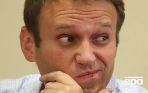 Алексей Навальный находится под домашним арестом, его брат --- под подпиской о невыезде