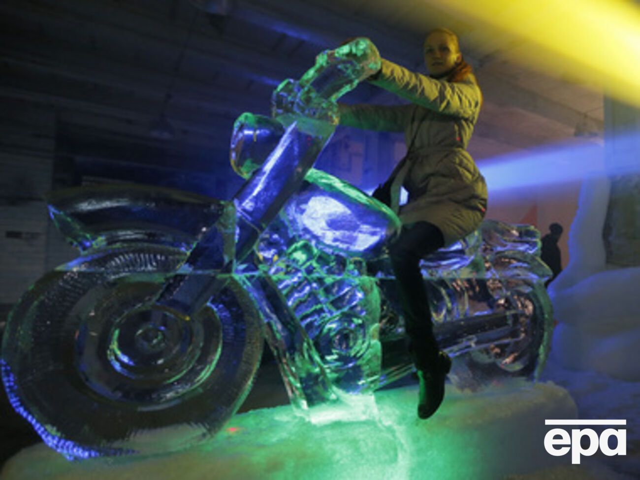 В Киеве открылась выставка скульптур из льда. Фоторепортаж