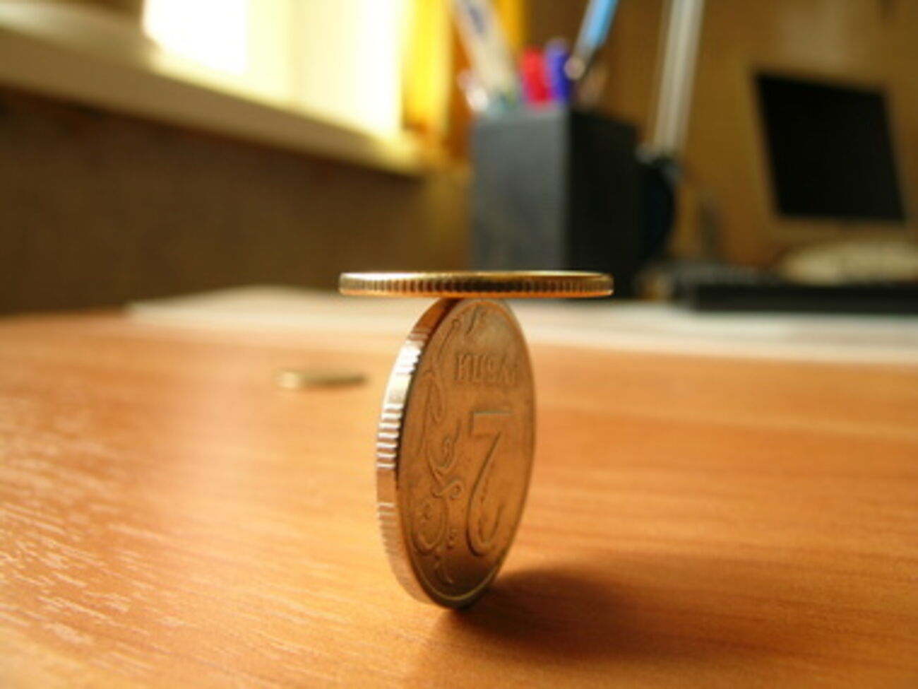 Рубль продолжил падать