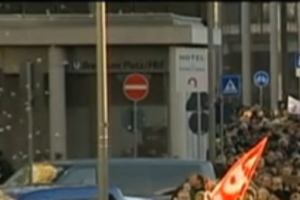 Акция прошла под лозунгами “Нет расизму!”, “На наших площадях нет места нацистам”