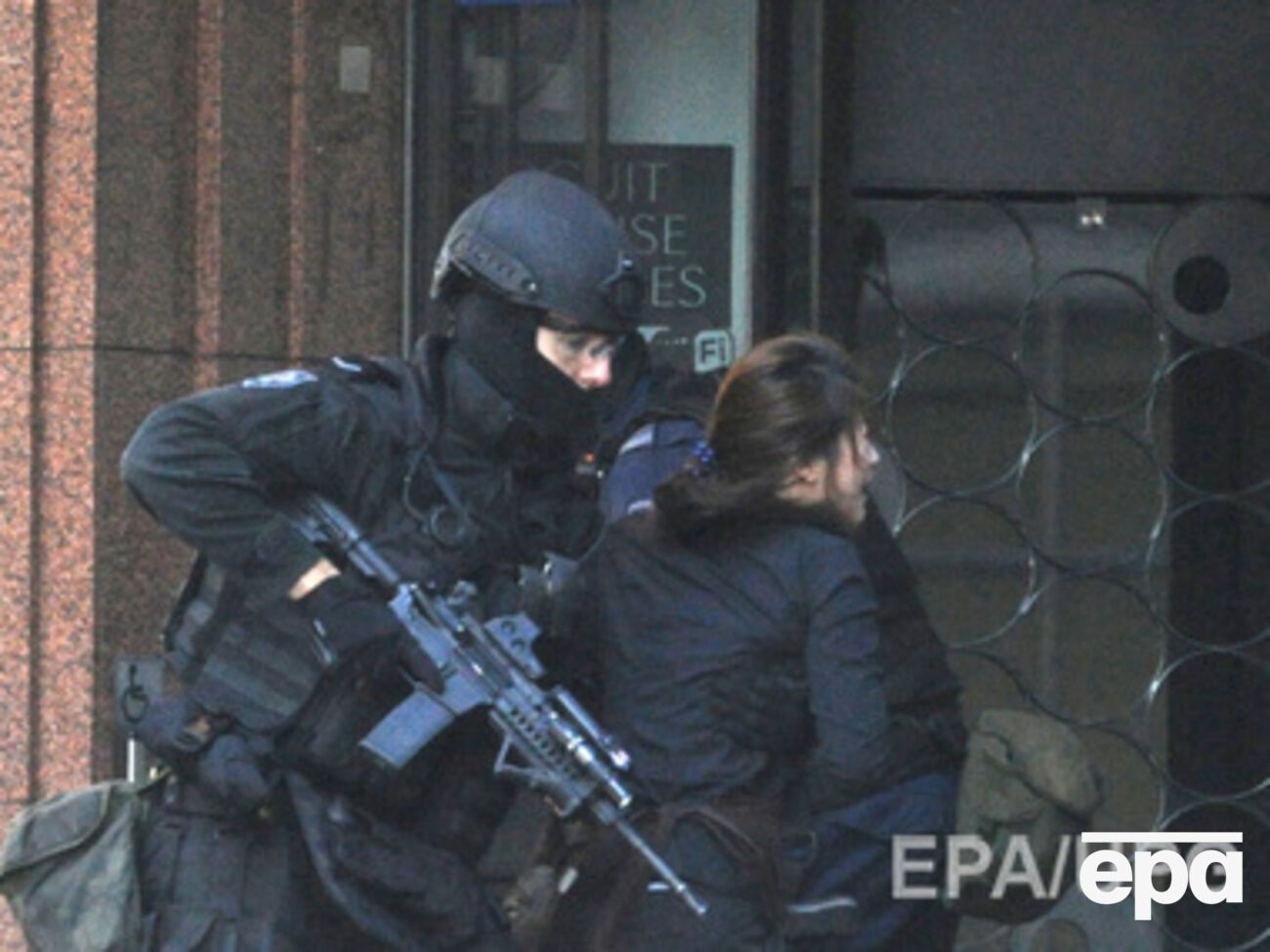 Австралийские стражи порядка пошли на штурм